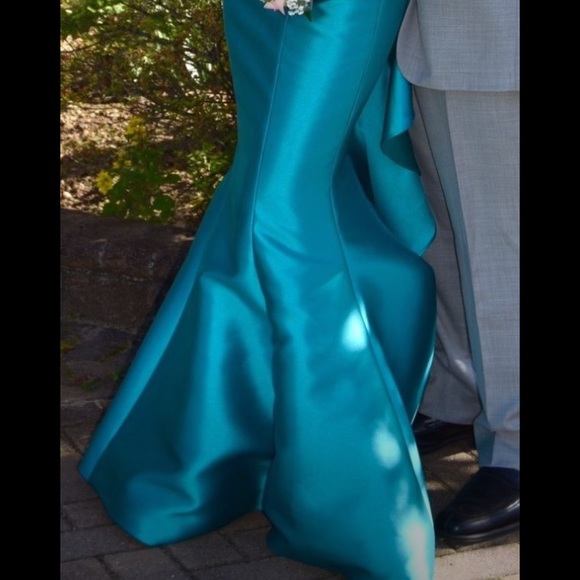 Sherri Hill 2016 Prom Dress Size 0, altered to size 2 - Picture 3 of 3